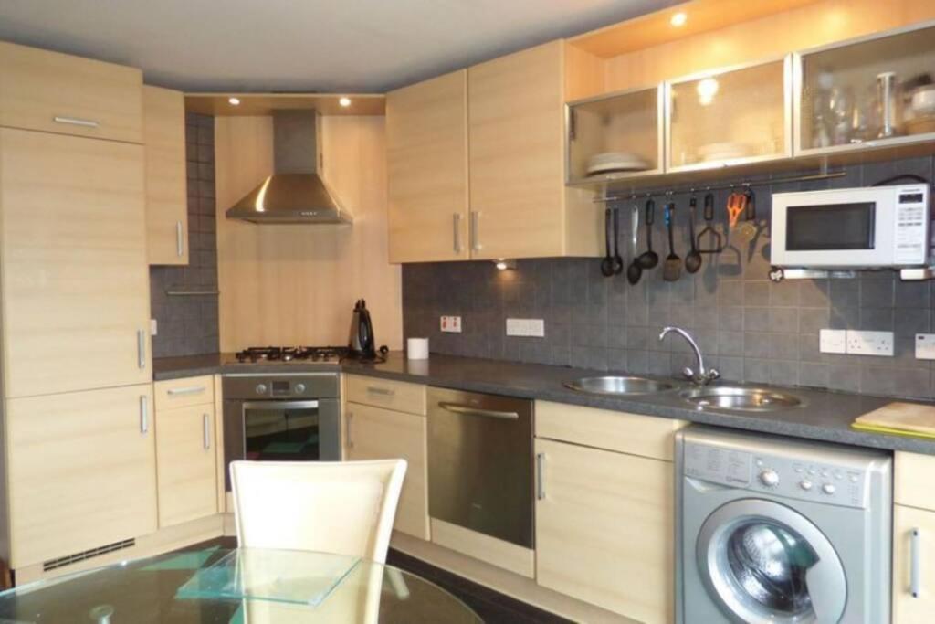 Comfortable, Self Contained 2 Double Beds Town Apartment Near Pittodrie Stadium Aberdeen Extérieur photo