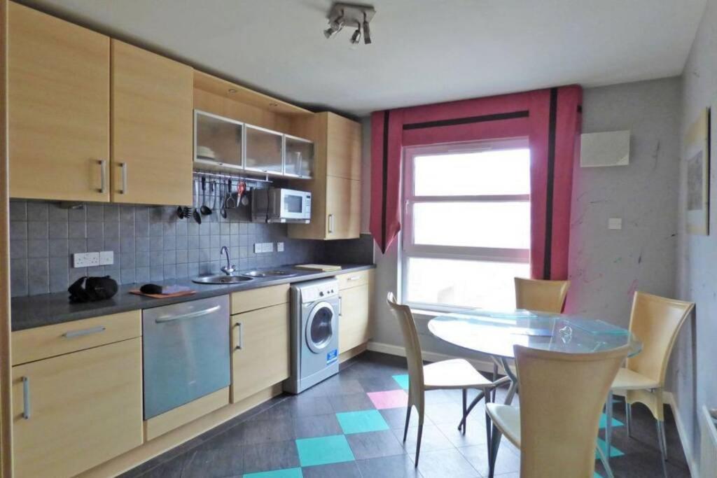 Comfortable, Self Contained 2 Double Beds Town Apartment Near Pittodrie Stadium Aberdeen Extérieur photo